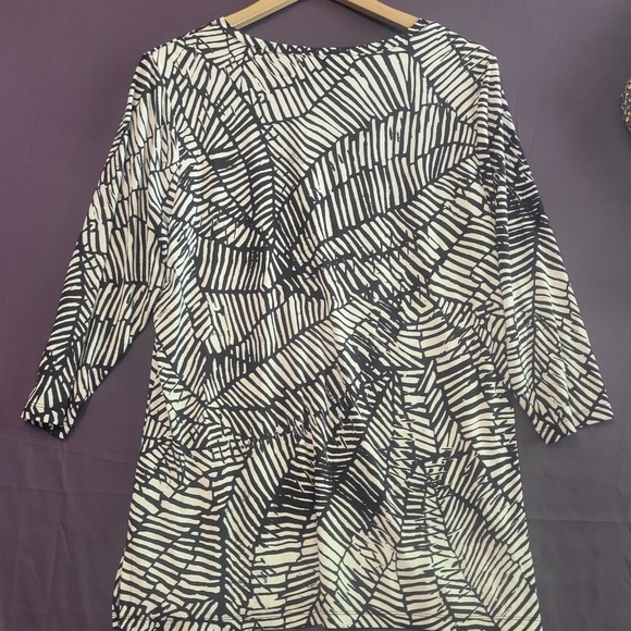 Chicos Womens Black and White Patterned Top. Size 2= Large/12 - Picture 2 of 5